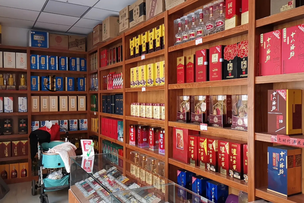 你發(fā)現沒?實體店紛紛倒閉,煙酒店卻能日入斗金,老板:全靠4點