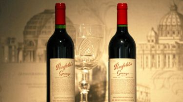 維州單日新增13507例，澳洲發(fā)布旅行警告并聚焦酒類零售防疫；輝瑞Omicron專屬疫苗或?qū)⒆鳛榧訌?qiáng)針接種